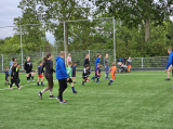 Laatste training S.K.N.W.K. JO7-1 (partijtje tegen de ouders) van maandag 27 mei 2024 (6/180)